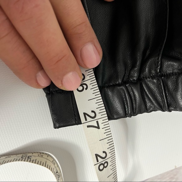 30) NWT Blank NYC Faux Leather Elastic Waistband Jogger Pants Size 28 - Picture 15 of 16